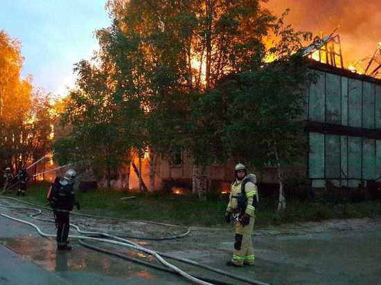 Расселенный дом сгорел ночью в Ноябрьске