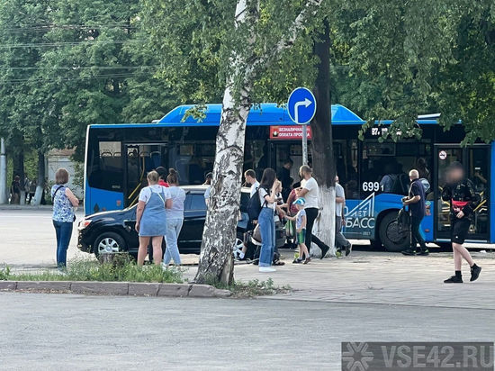 Пассажиры автобуса пострадали в ДТП на кемеровском проспекте