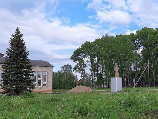В костромском селе Боговарово благоустроят сквер и подновят памятник Ленину