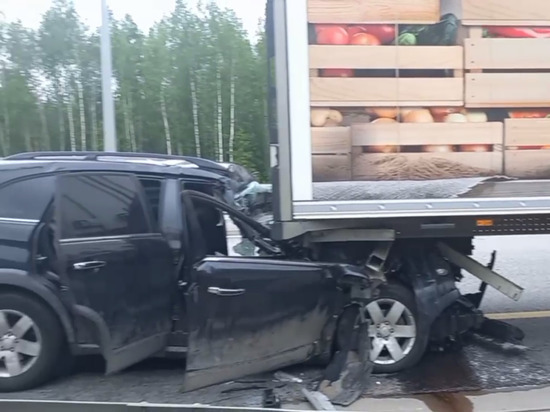 Пятеро человек пострадали в ДТП с грузовиком в Новгородском районе