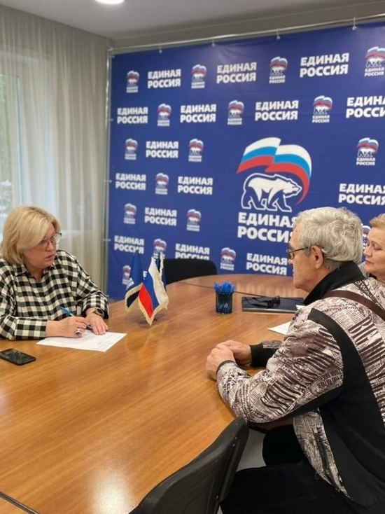 Экстренно прибывшую в Ноябрьск из Мариуполя семью обеспечат едой и одеждой