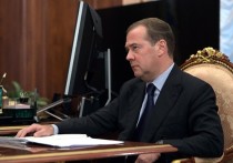 Замглавы Совбеза РФ Дмитрий Медведев прервал длительное молчание в заблокированном в России Twitter и в этой соцсети, вместо ставшего ему привычным Telegram, опубликовал очередной комментарий на злобу дня