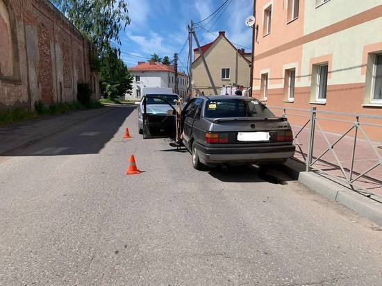 В Полесске из-за плохого самочувствия водитель Mercedes врезалась во встречное авто