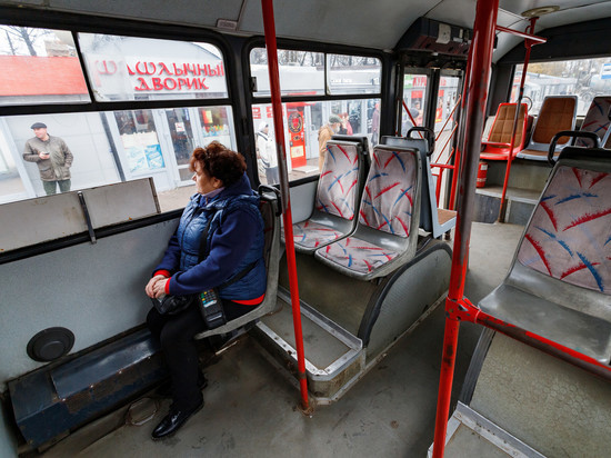 «Жителей Запсковья не считают за людей»: псковичка пожаловалась на часовые задержки автобуса