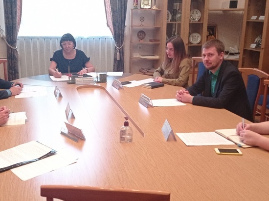 В администрации города Смоленска обсудили работу по укреплению межнациональных отношений