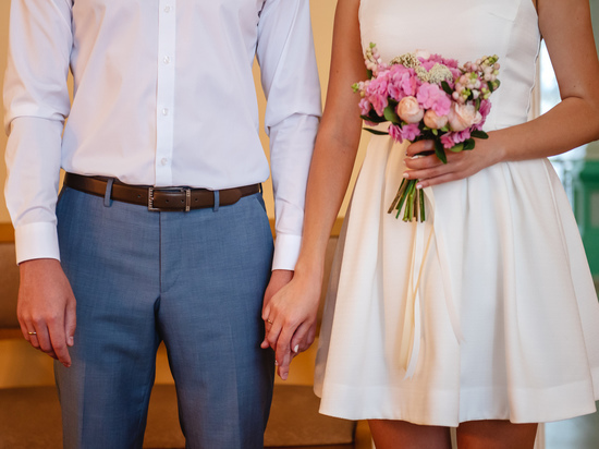  В Астрахани ожидается свадебный бум в День семьи, любви и верности