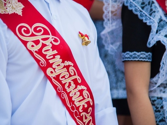 В Волгограде школьников просят отказаться от воздушных шаров на выпускных
