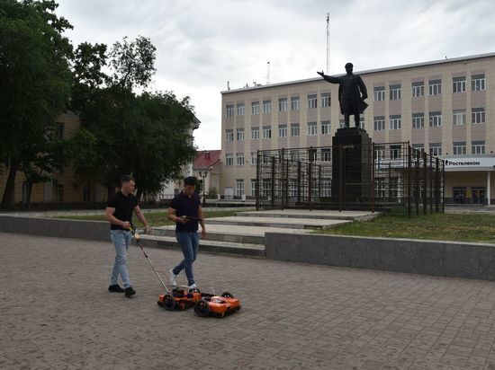 В Астрахани обследовали сквер имени Кирова на наличие пустот