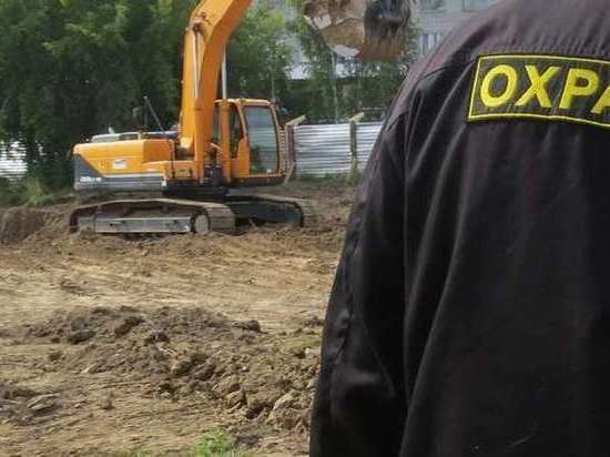 Рабочего насмерть задавило грунтом на стройплощадке под Новосибирском