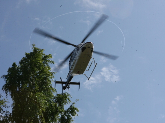 Вертолет со спасателями прилетел к подножию горы Белуха на поиски пропавшей петербурженки