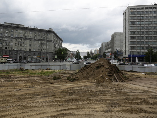 Москва онлайн наблюдает за строительством стелы «Новосибирск – Город трудовой доблести»
