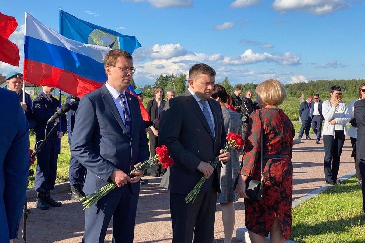 На Невском пятачке открыли памятный знак погибшим в ВОВ костромичам