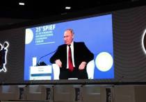 Пленарное заседание с участием президента РФ Владимира Путина началось в Петербурге. Глава государства выступает в рамках ПМЭФ-2022.