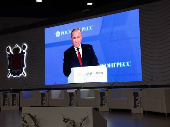 «Производство стало рекордным»: Путин оценил работу Петербургского тракторного завода в условиях санкций