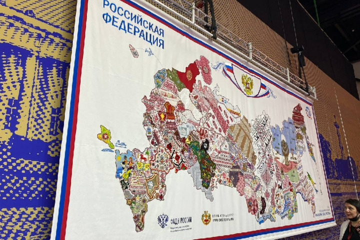 Гостям ПМЭФ представили «Вышитую карту России» с Костромской областью