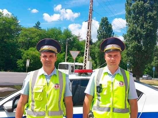 Белгородские полицейские помогли раненому водителю добраться до больницы