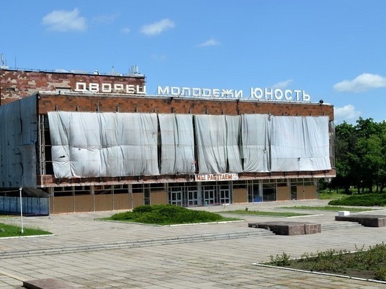 В центре Донецка обстрелян район музея и дворца молодежи «Юность»