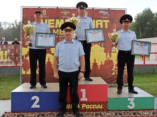 Рязанские полицейские стали победителями эстафеты по служебному биатлону