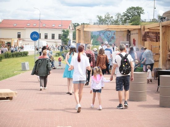 Фестиваль «Виноград» проходит в псковском Финском парке