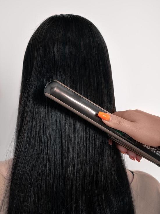 Врач назвал популярное средство для волос, которое может спровоцировать онкологию