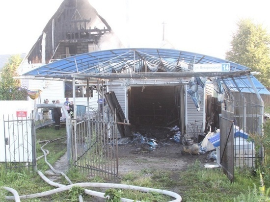 В Барнауле ликвидировали крупный пожар в жилом доме