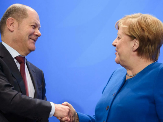 Канцлер ФРГ Шольц поддержал отношение своей предшественницы Меркель к России