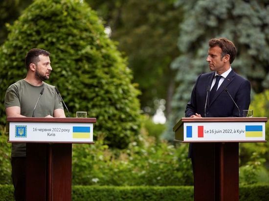 «Не оделся должным образом»: французы недовольны видом Зеленского на встрече с Макроном