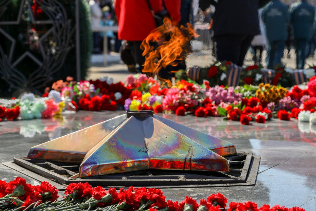 Минута молчания на день победы картинка