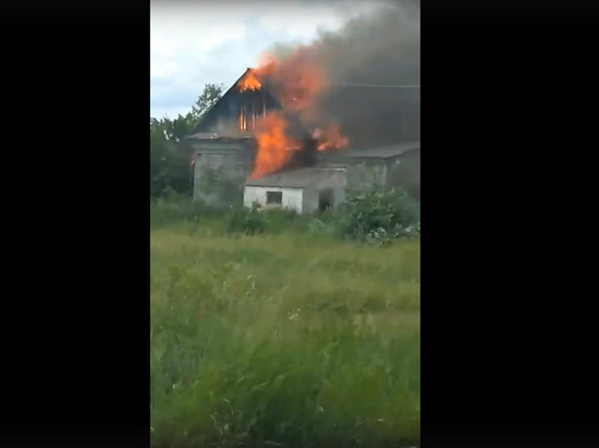 В Касимовском районе сгорело здание бывшей столовой