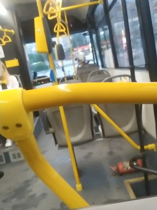 Автобус сломался прямо на ходу в кузбасском городе