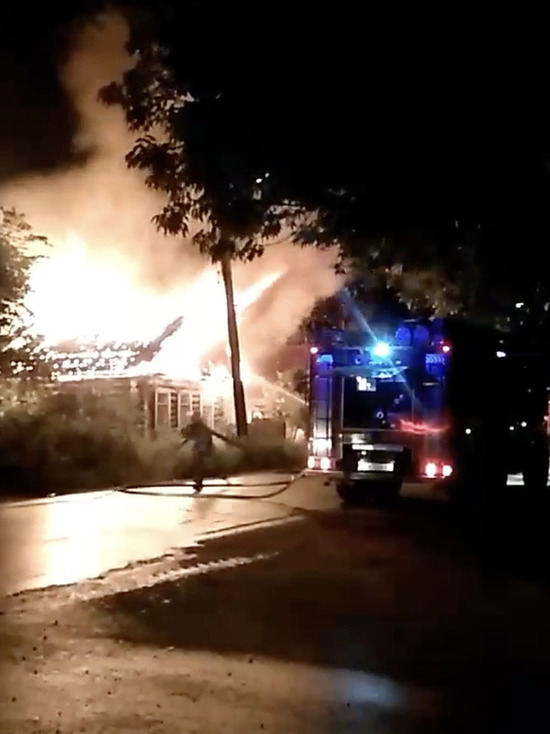 Поздно вечером 19 июня в Тверской области загорелся дом