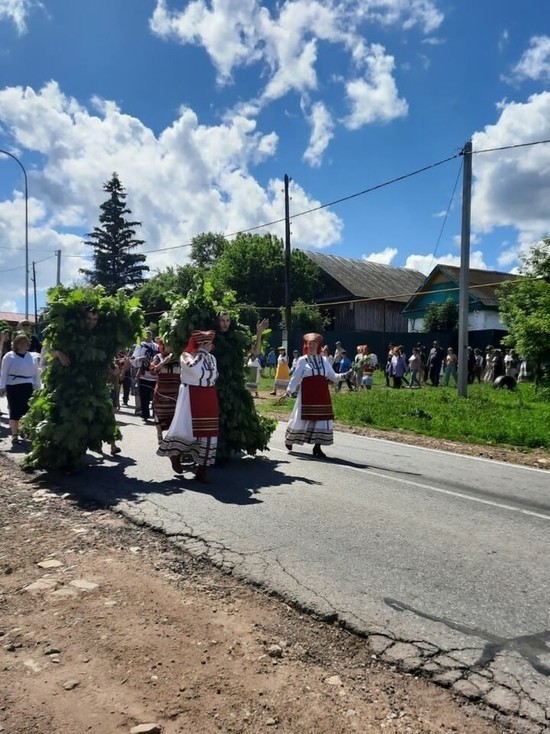 В Татарстане в селе в честь праздника «Балтай» прошло шествие с «медведями»