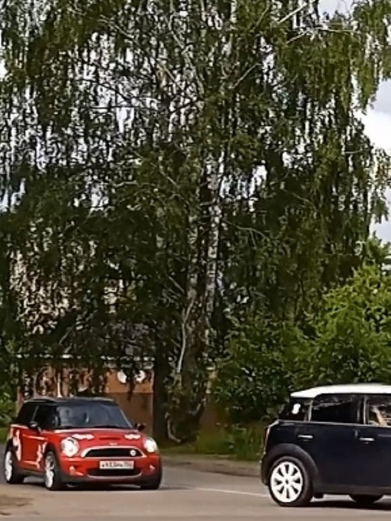 Через город Тверской области проехала колонна культовых автомобилей
