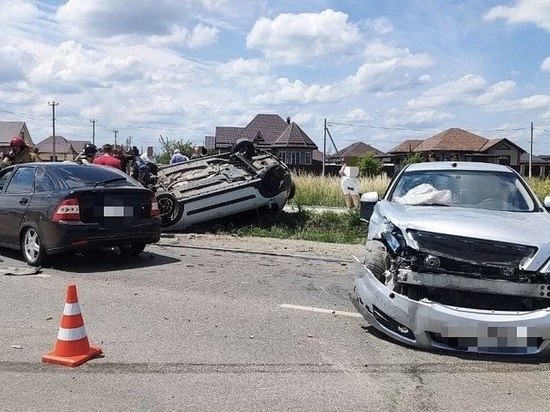 В ДТП на трассе в посёлке Мостовском пострадали 4 человека