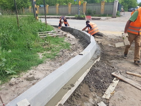 В Йошкар-Оле ремонтируют дорожное покрытие многих улиц