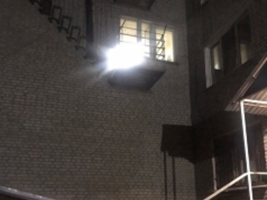 Следователи рассказали, почему 11-летний ребенок выпал с балкона в Екатеринбурге