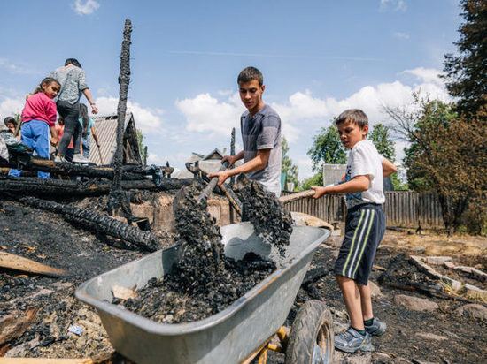 В Тверской области семья с 12 детьми осталась без дома после пожара