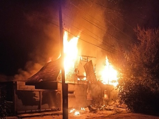 В Таганроге трое взрослых и ребенок пострадали при пожаре в частном доме