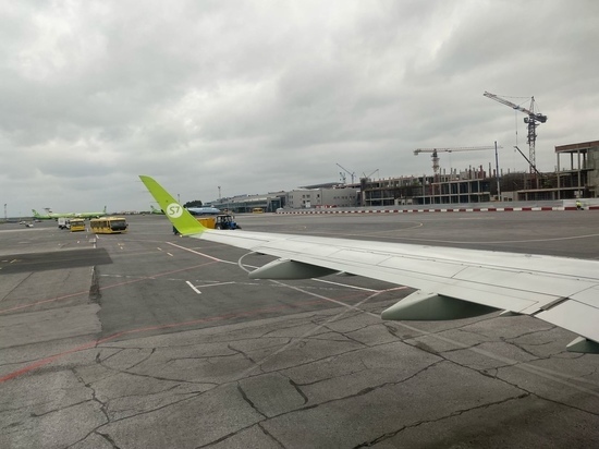 Пассажиров рейса Томск-Новосибирск пересадили из самолета в автобус