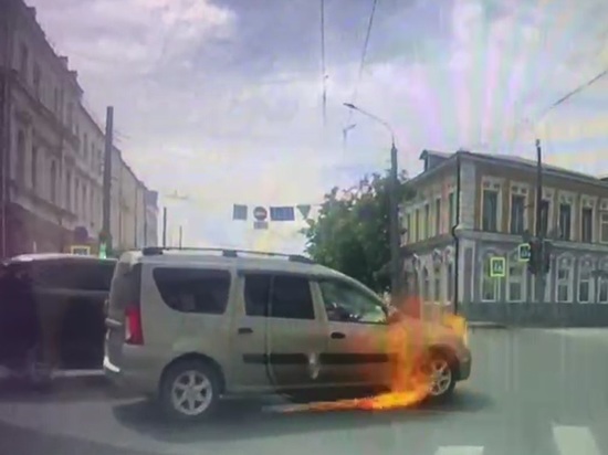 Росгвардеец помог нижегородцу потушить загоревшийся автомобиль
