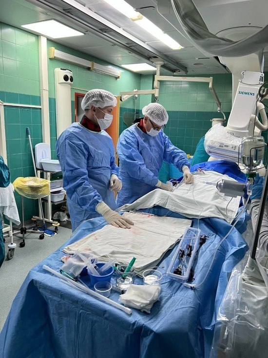Первую операцию по установке сердечных клапанов нового поколения провели хирурги ККБ № 1