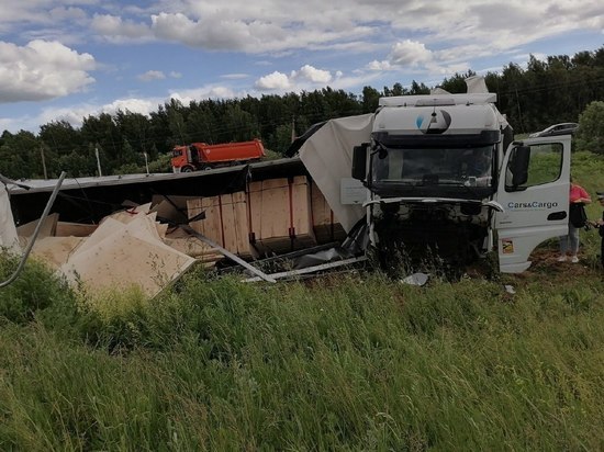 В жуткой аварии в Ивановской области погиб водитель "легковушки"