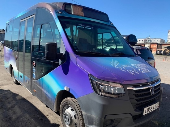 Новый брендированный автобус начал возить жителей Островного