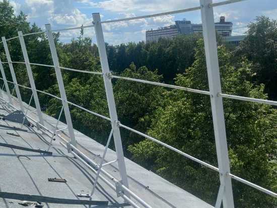 В Нижнем Новгороде по требованию ГЖИ коммунальщики установили ограждения на крышах