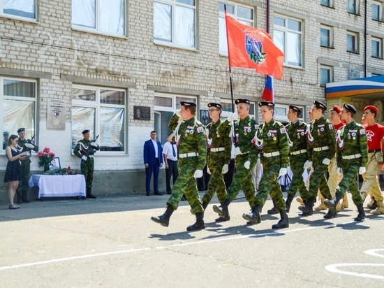 В Волгоградской области в память о Герое России открыли мемориальную доску