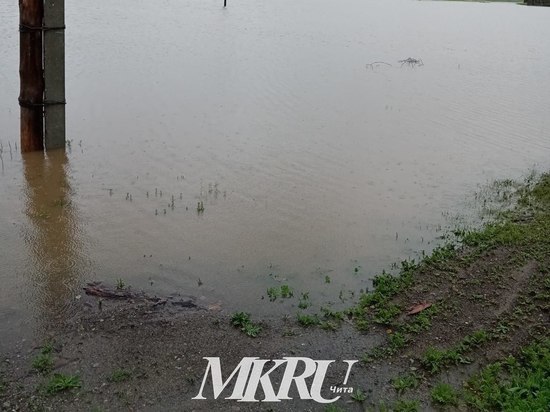 Ливневые потоки подтопили село Шелопугино в Забайкалье
