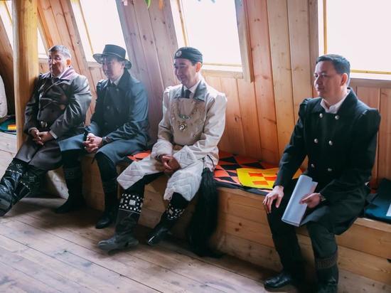 Глава Якутии встретился с участниками фестиваля шедевров ЮНЕСКО