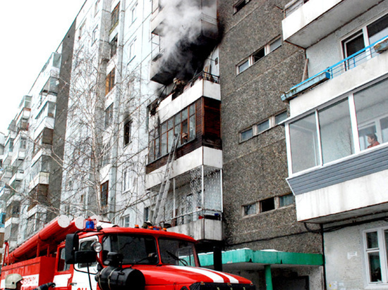 Трех человек эвакуировали во время пожара в Лесозаводске