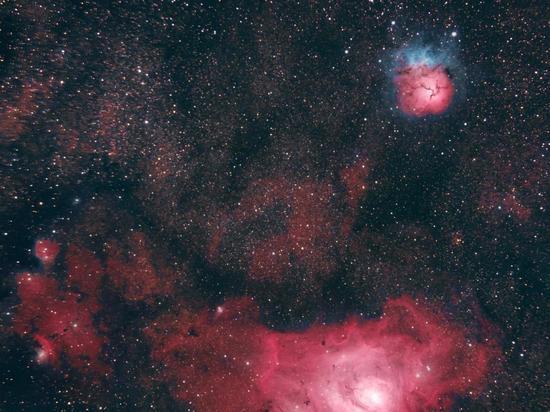 Снимки туманности Лагуна сделал новосибирский астрофотограф Алексей Поляков в поездке по Алтаю