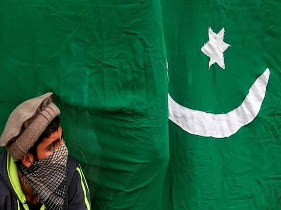 Исламабад толкают к экономическому кризису